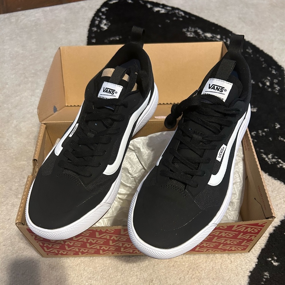 Men’s ultrarange exo Vans, size 10, Brand New, never worn